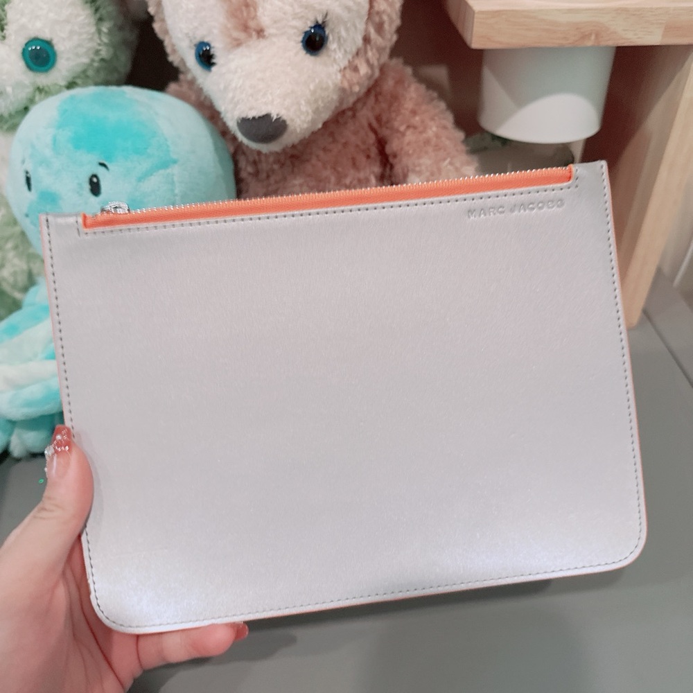 Marc jacobs silver pouch/NWOT